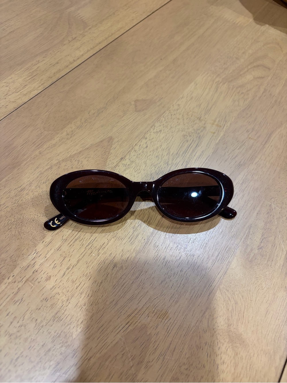 Madewell Russell Oval Sunglasses in Dark Carob - Picture 4 of 4